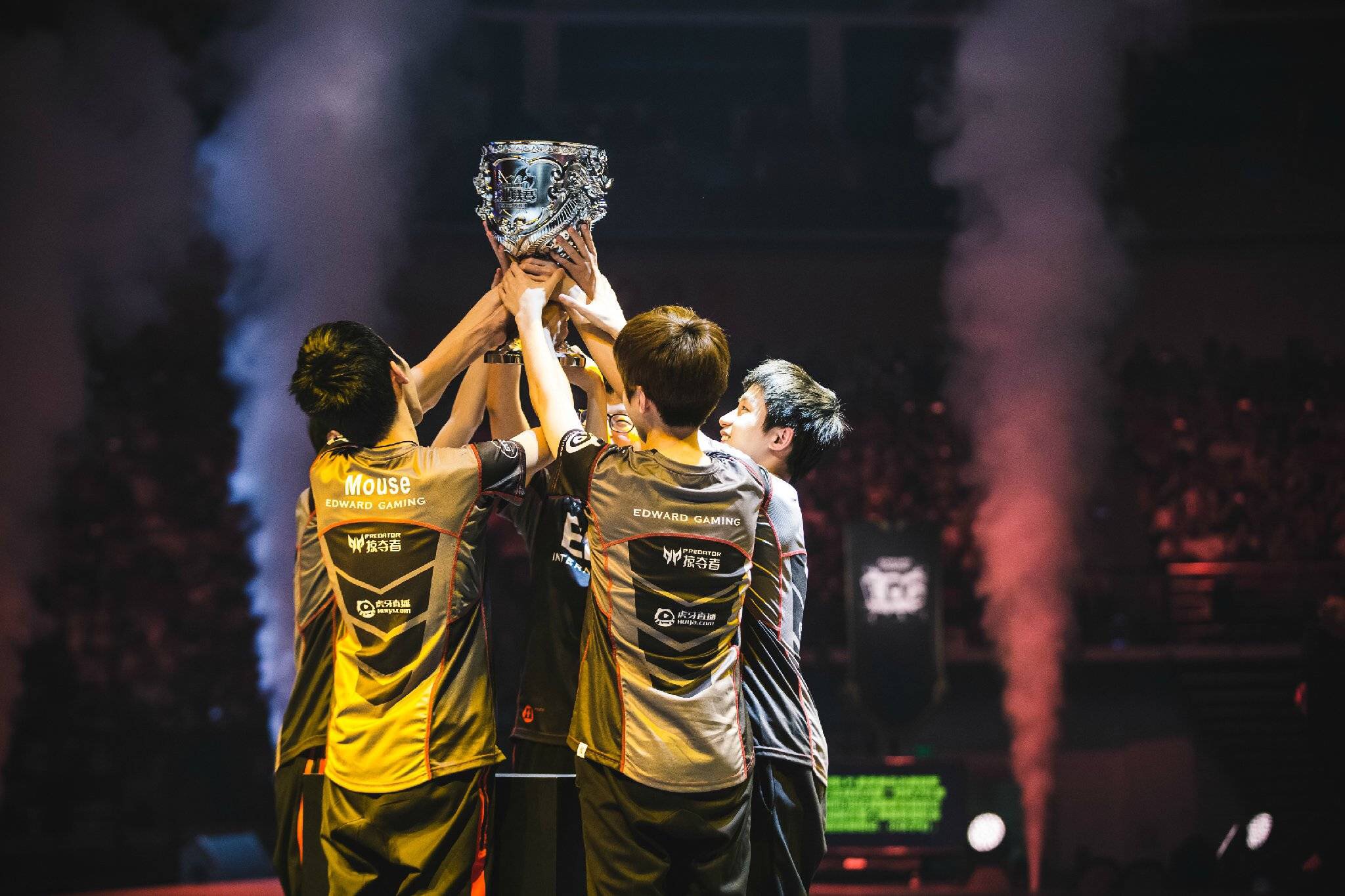 开云体育app-RNG血洗EDG，Canyon完成史诗逆转顶尖较量小组赛，点燃全场激情