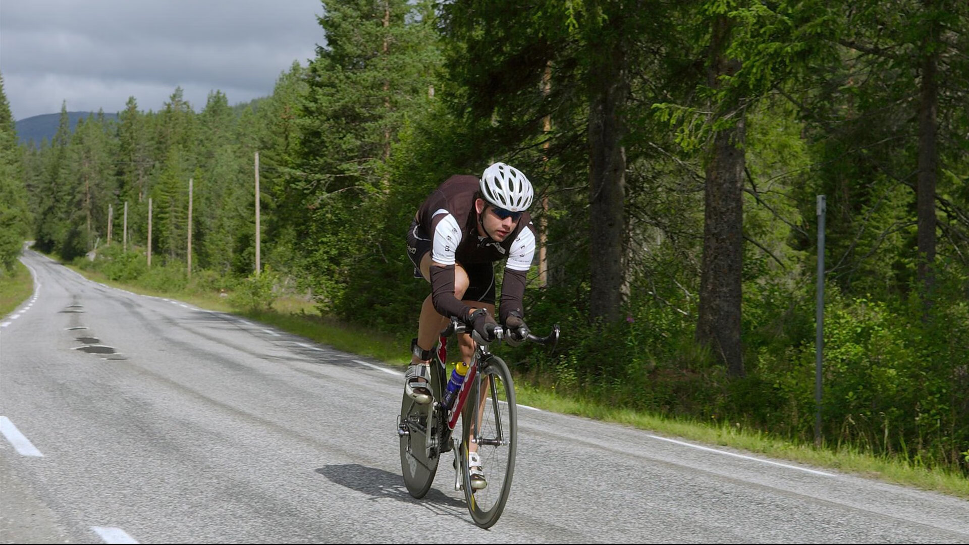 开云体育平台APP-当萨拉赫式高能输出成为镜子，德甲争冠夜的狂想与真实